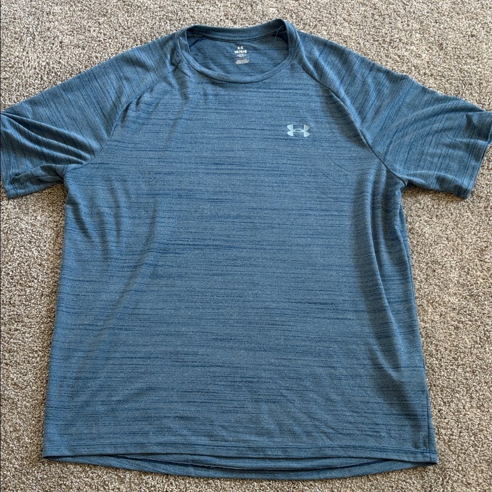 UA loose fit short sleeve shirt, large